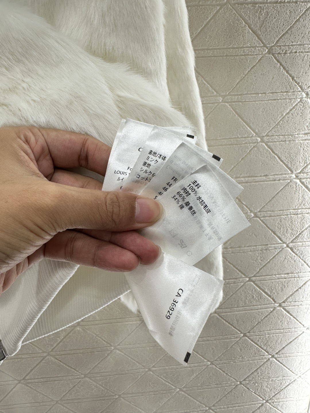 ♥Louis Vuitto*♥2025新品上架
      连帽皮草毛外套
定制YB进口材质 毛量充足 