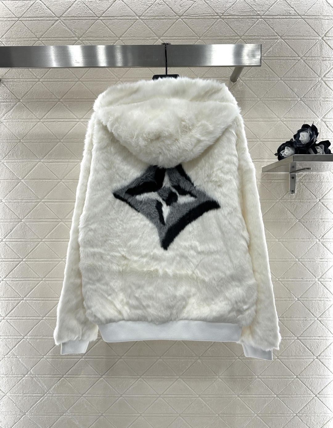 ♥Louis Vuitto*♥2025新品上架
      连帽皮草毛外套
定制YB进口材质 毛量充足 