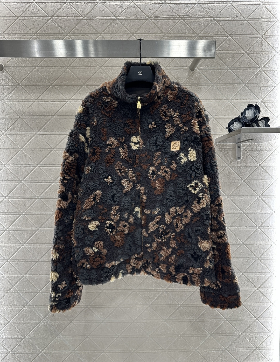 ♥Louis Vuitto*♥2025新品上架
    两面穿泰迪拉链外套
定制YB泰迪羊羔毛材质 穿搭