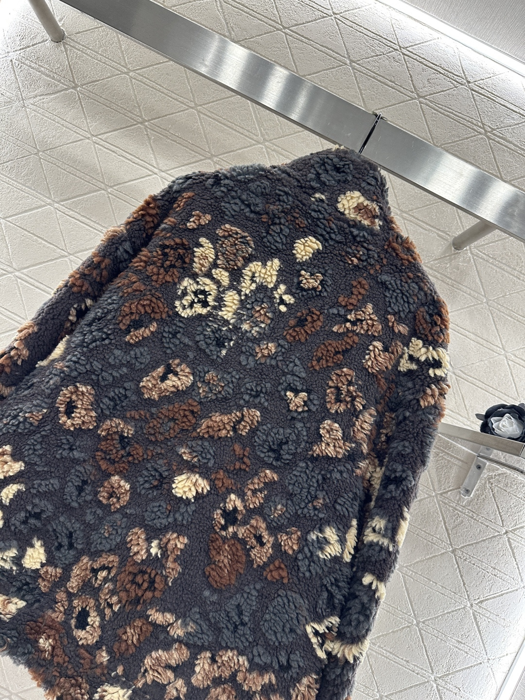 ♥Louis Vuitto*♥2025新品上架
    两面穿泰迪拉链外套
定制YB泰迪羊羔毛材质 穿搭