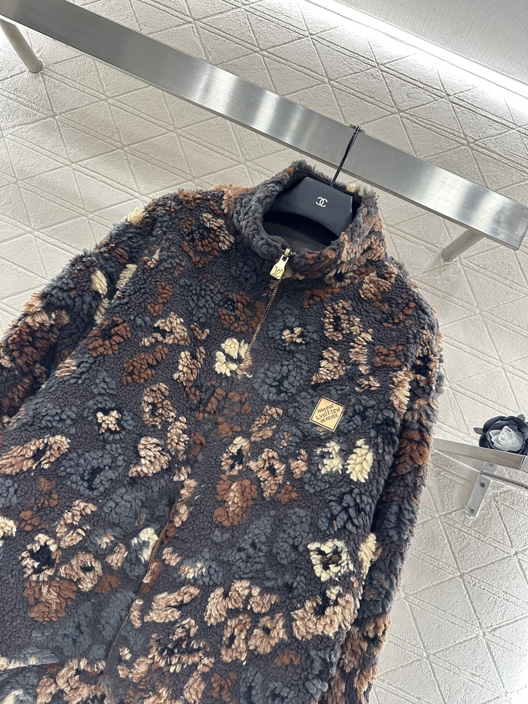 ♥Louis Vuitto*♥2025新品上架
    两面穿泰迪拉链外套
定制YB泰迪羊羔毛材质 穿搭