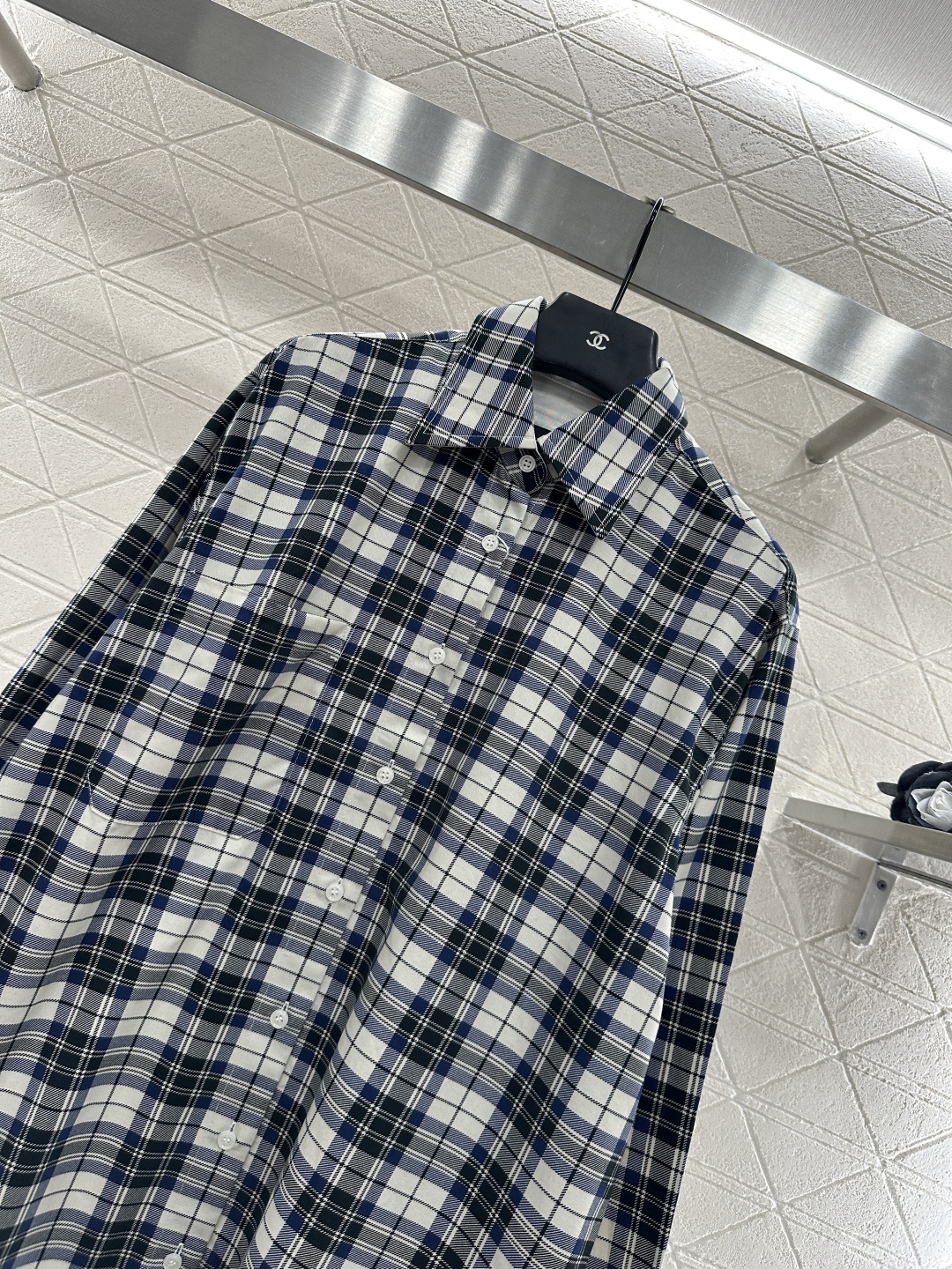 ♥MM6*♥2025新品上架
    两面穿格纹刺绣衬衣
定制YB斜纹全棉材质 柔软亲肤 舒适不易皱 长