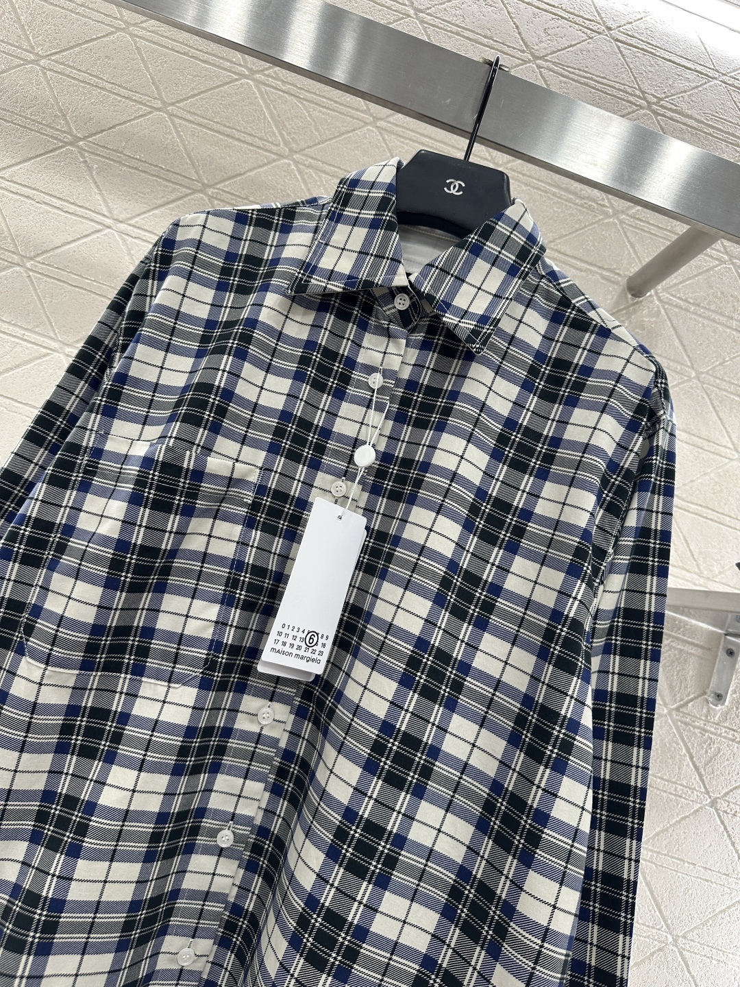 ♥MM6*♥2025新品上架
    两面穿格纹刺绣衬衣
定制YB斜纹全棉材质 柔软亲肤 舒适不易皱 长