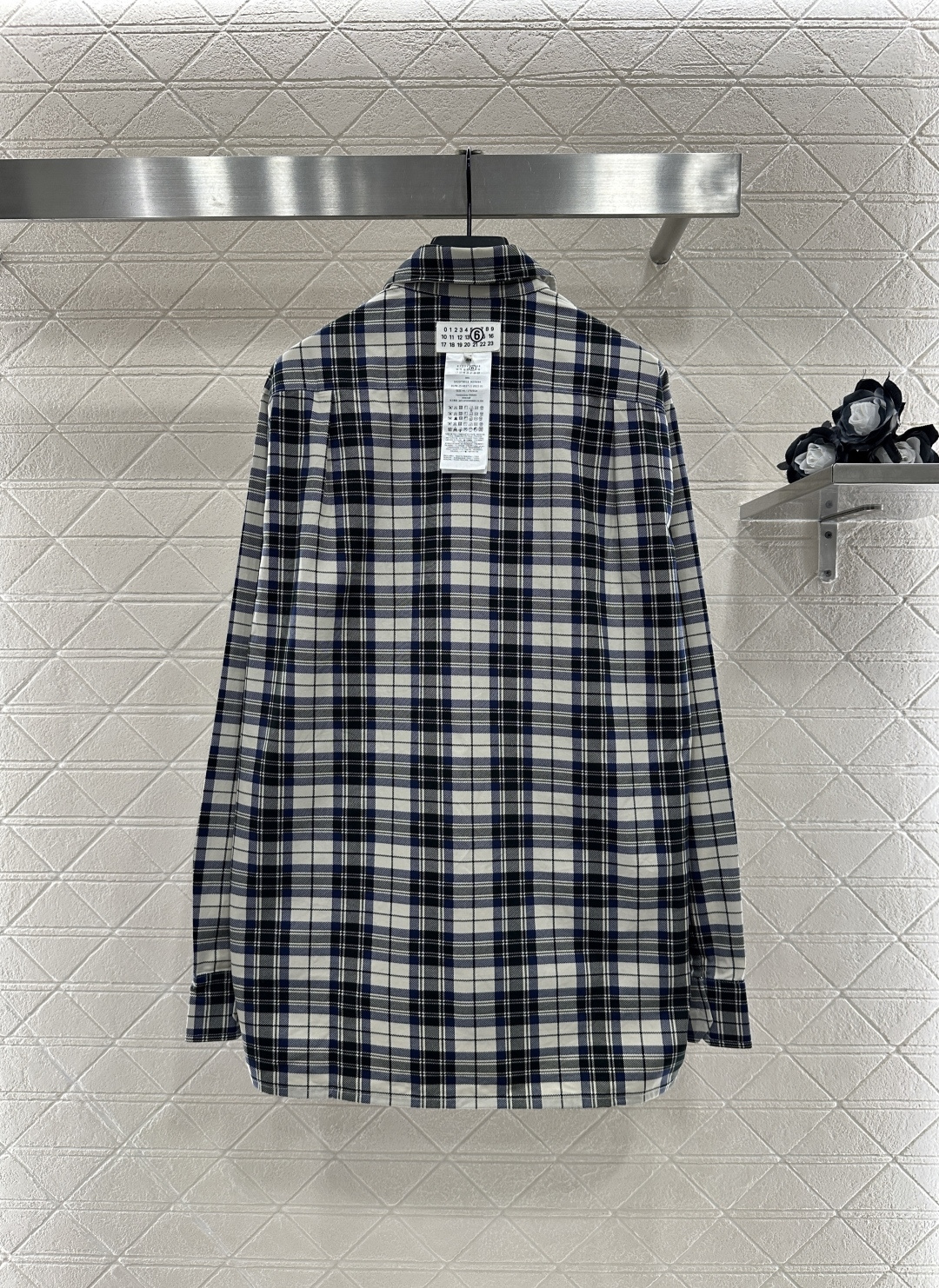 ♥MM6*♥2025新品上架
    两面穿格纹刺绣衬衣
定制YB斜纹全棉材质 柔软亲肤 舒适不易皱 长