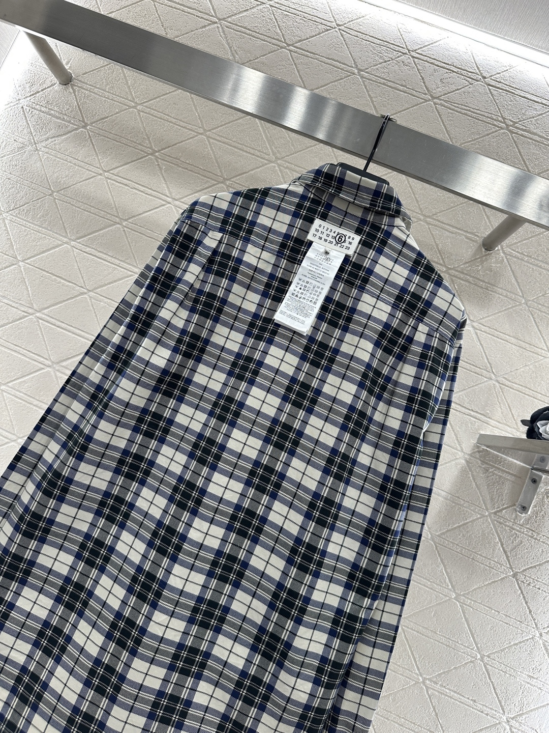 ♥MM6*♥2025新品上架
    两面穿格纹刺绣衬衣
定制YB斜纹全棉材质 柔软亲肤 舒适不易皱 长