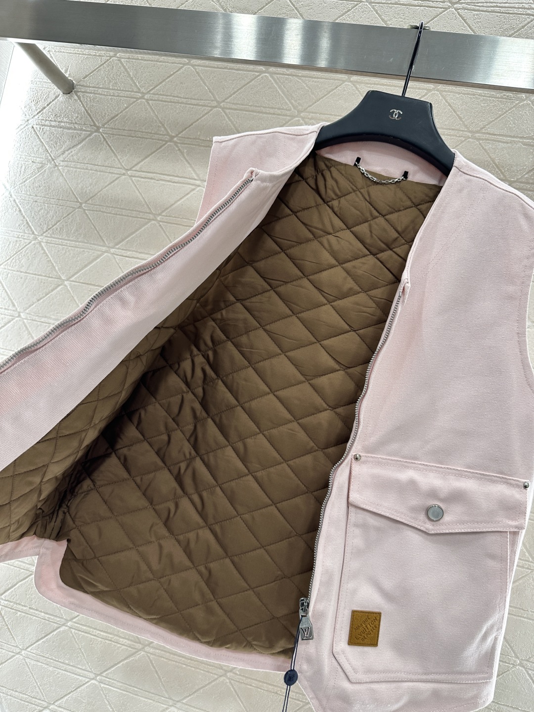 ♥Miumi*♥2025新品上架
       牛仔棉服马甲
定制YB斜纹牛仔➕羽绒棉材质 质感高级 穿