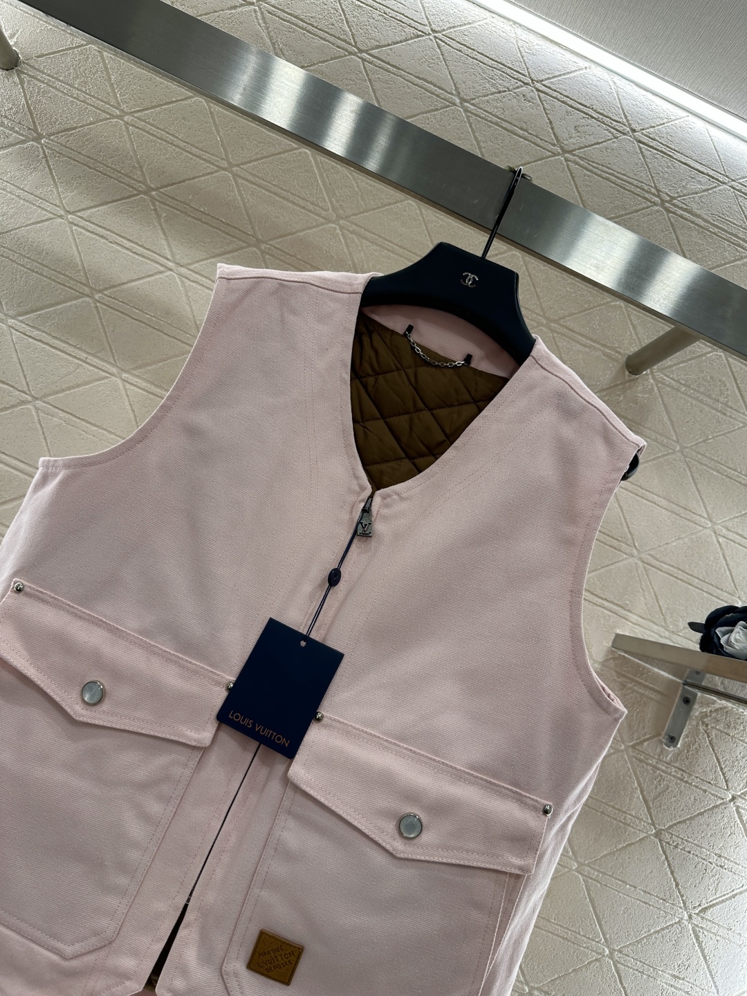 ♥Miumi*♥2025新品上架
       牛仔棉服马甲
定制YB斜纹牛仔➕羽绒棉材质 质感高级 穿