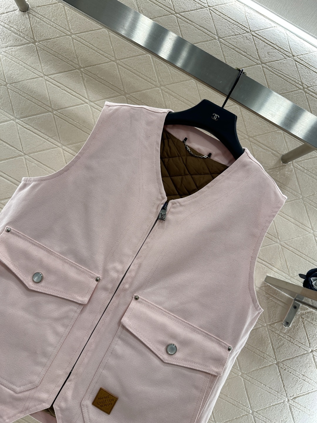 ♥Miumi*♥2025新品上架
       牛仔棉服马甲
定制YB斜纹牛仔➕羽绒棉材质 质感高级 穿