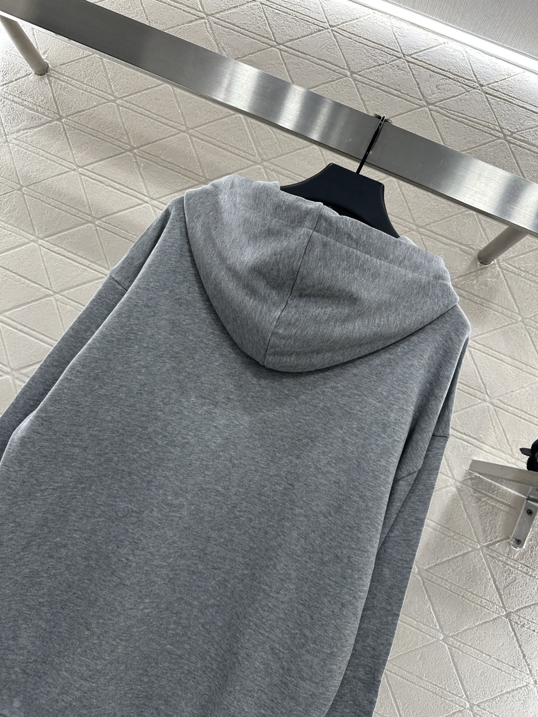 ♥Celin*♥2025新品上架
    廓形宽松连帽外套
定制YB斜纹全棉材质 舒适透气 挺括有型 连