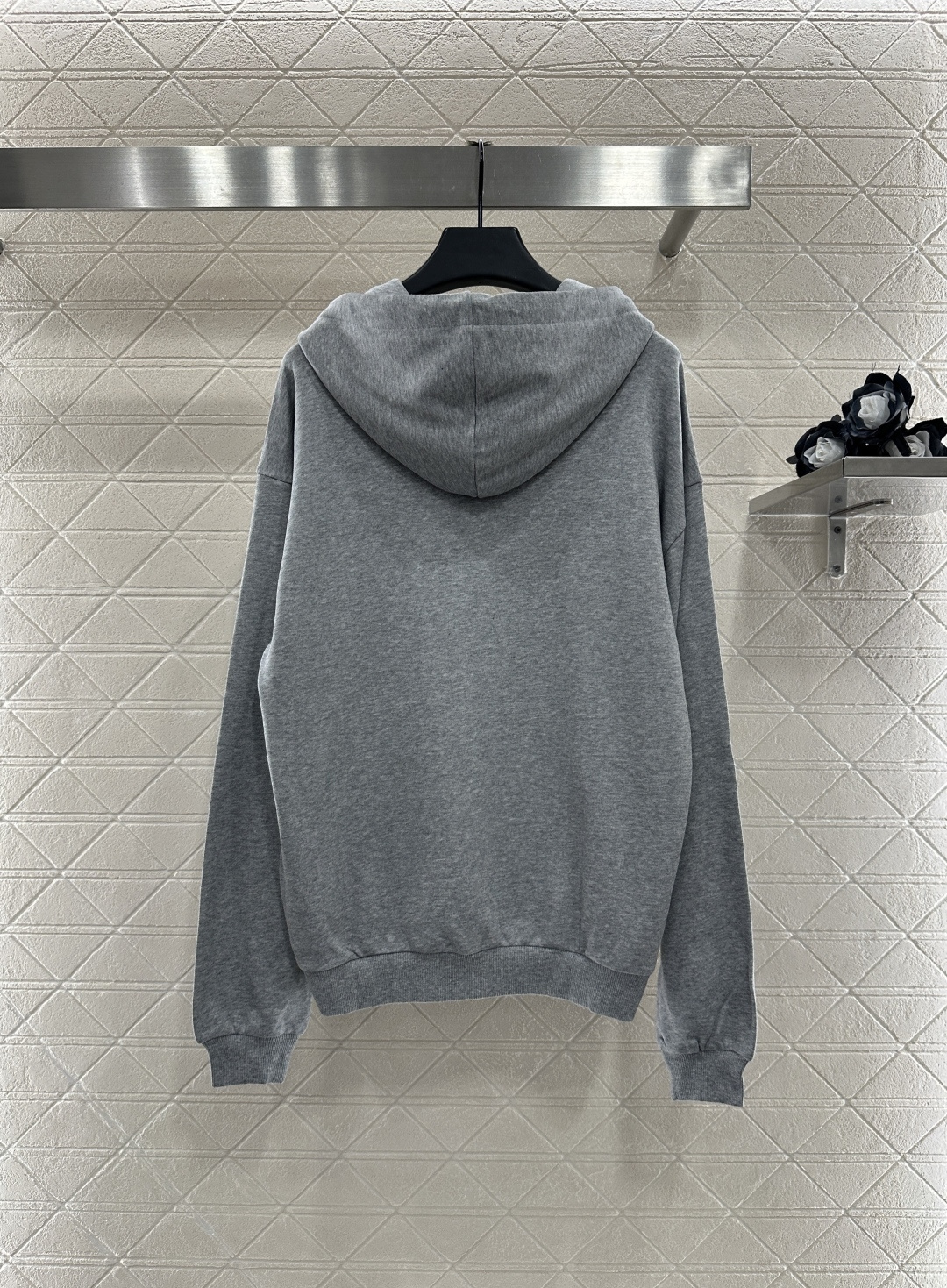 ♥Celin*♥2025新品上架
    廓形宽松连帽外套
定制YB斜纹全棉材质 舒适透气 挺括有型 连