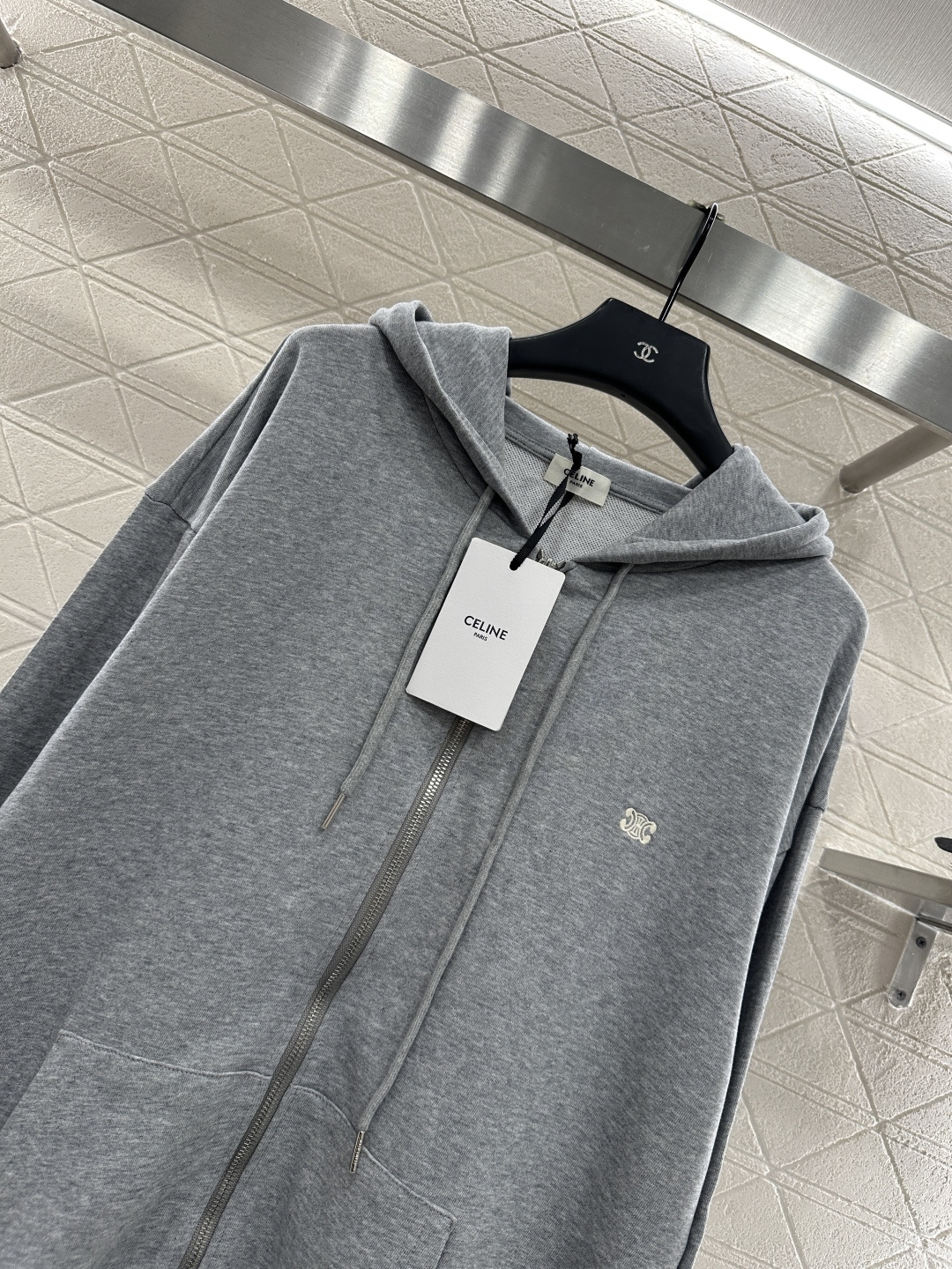 ♥Celin*♥2025新品上架
    廓形宽松连帽外套
定制YB斜纹全棉材质 舒适透气 挺括有型 连