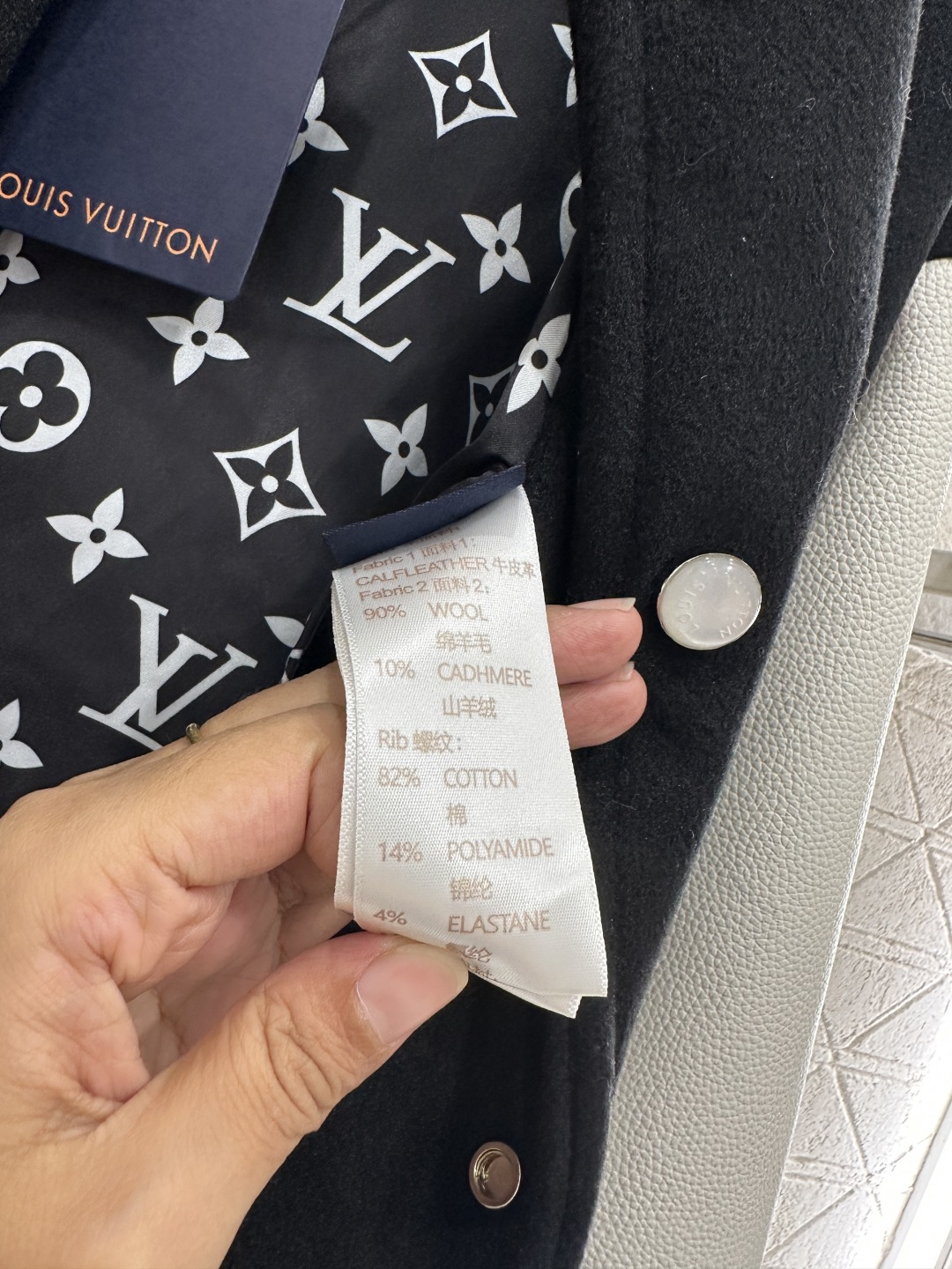 ♥Louis Vittn*♥2025新品上架
    休闲皮袖插肩棒球外套
定制YB进口棉毛材质 质感高