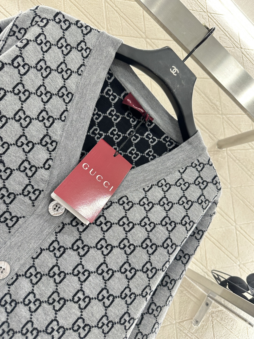 ♥Gucc*♥2025新品上架 两面穿提花针织开衫定制YB羊毛针织材质 质感细腻 毛感舒适明显 V领针织