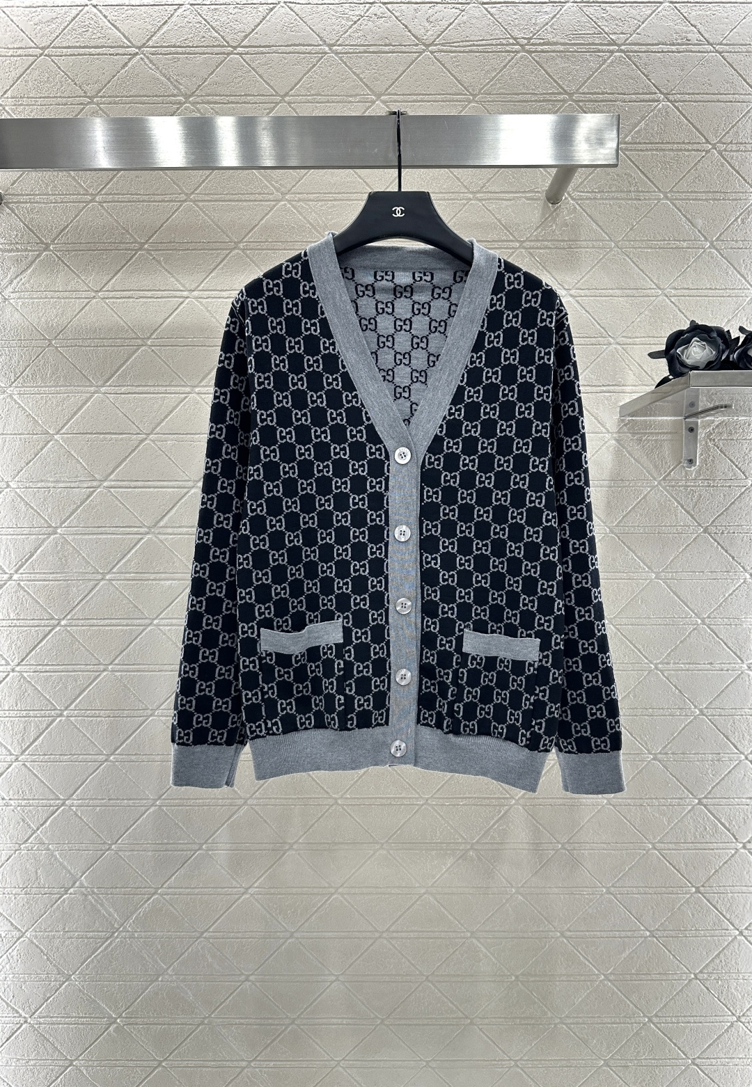 ♥Gucc*♥2025新品上架 两面穿提花针织开衫定制YB羊毛针织材质 质感细腻 毛感舒适明显 V领针织