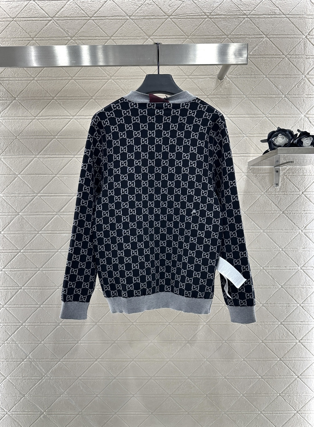 ♥Gucc*♥2025新品上架 两面穿提花针织开衫定制YB羊毛针织材质 质感细腻 毛感舒适明显 V领针织