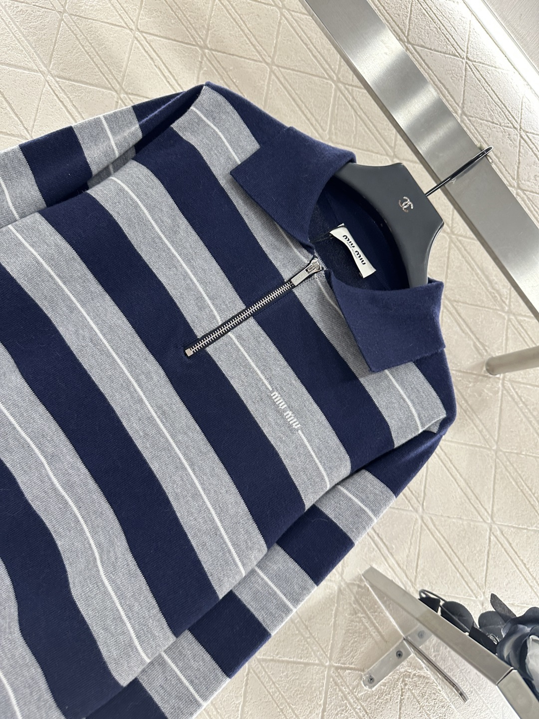 ♥Miumi*♥2025新品上架 翻领针织长袖定制YB羊毛纱线织造 柔软舒适 洋气显瘦 翻领𝑝𝑜𝑙𝑜长袖