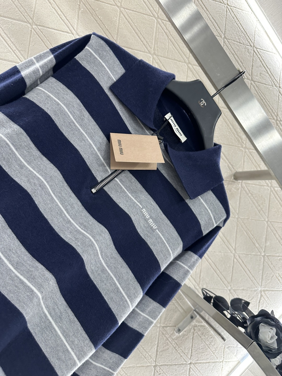 ♥Miumi*♥2025新品上架 翻领针织长袖定制YB羊毛纱线织造 柔软舒适 洋气显瘦 翻领𝑝𝑜𝑙𝑜长袖