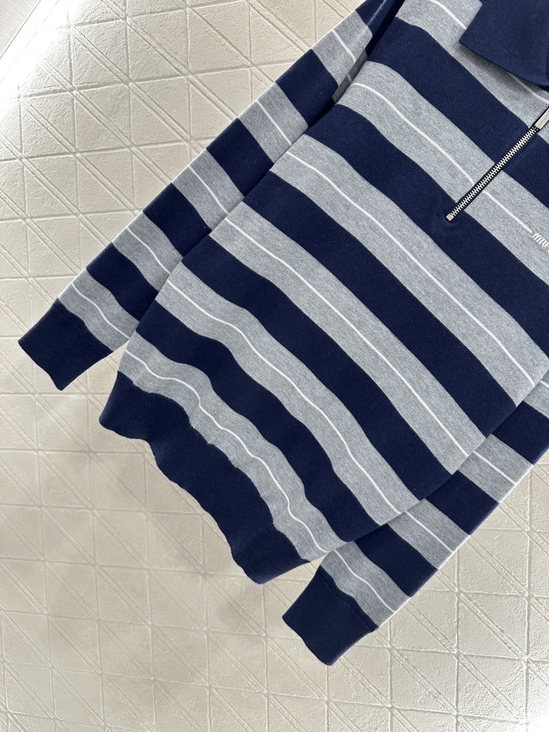 ♥Miumi*♥2025新品上架 翻领针织长袖定制YB羊毛纱线织造 柔软舒适 洋气显瘦 翻领𝑝𝑜𝑙𝑜长袖