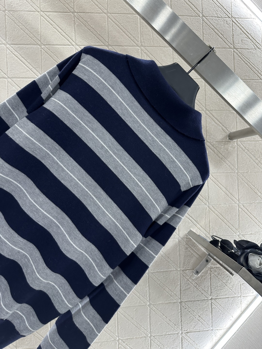 ♥Miumi*♥2025新品上架 翻领针织长袖定制YB羊毛纱线织造 柔软舒适 洋气显瘦 翻领𝑝𝑜𝑙𝑜长袖