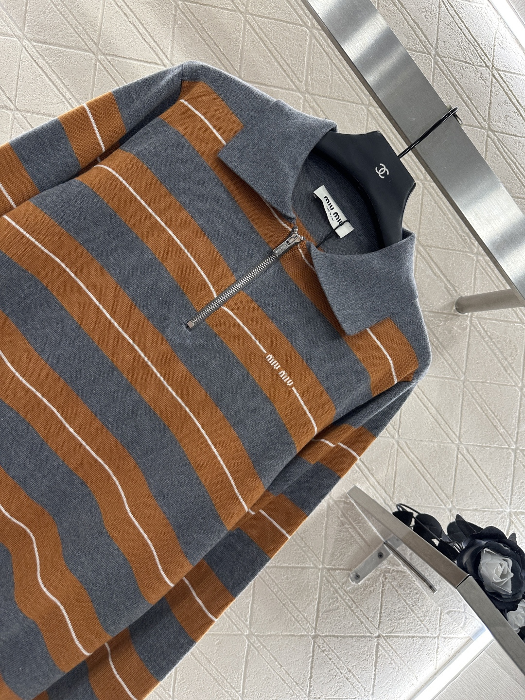 ♥Miumi*♥2025新品上架 翻领针织长袖定制YB羊毛纱线织造 柔软舒适 洋气显瘦 翻领𝑝𝑜𝑙𝑜长袖