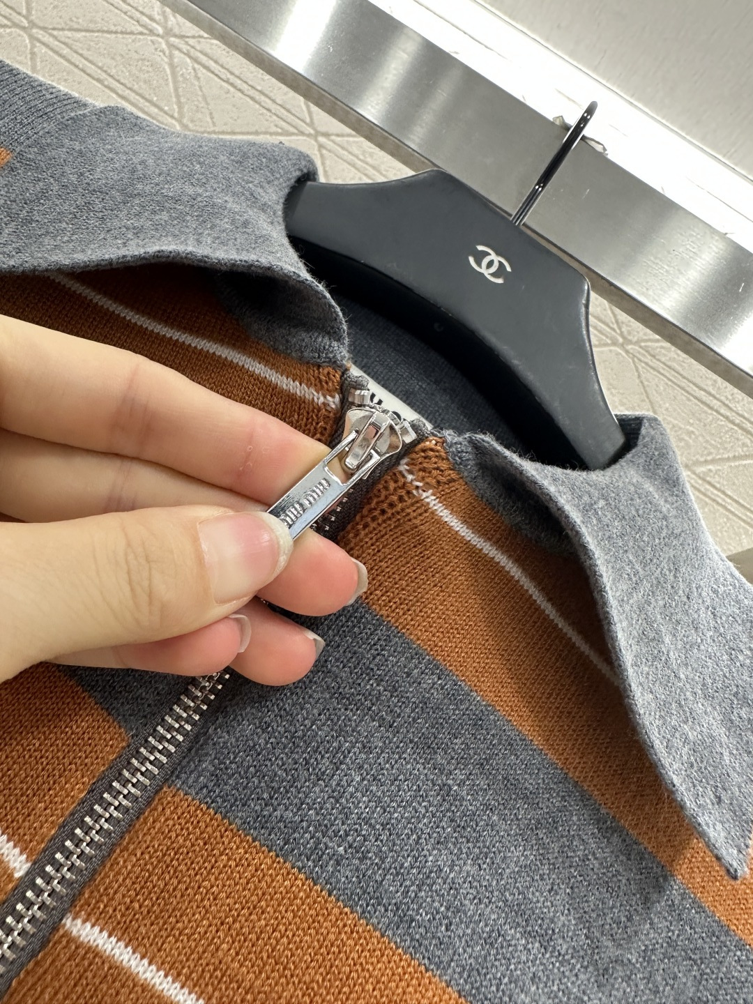 ♥Miumi*♥2025新品上架 翻领针织长袖定制YB羊毛纱线织造 柔软舒适 洋气显瘦 翻领𝑝𝑜𝑙𝑜长袖