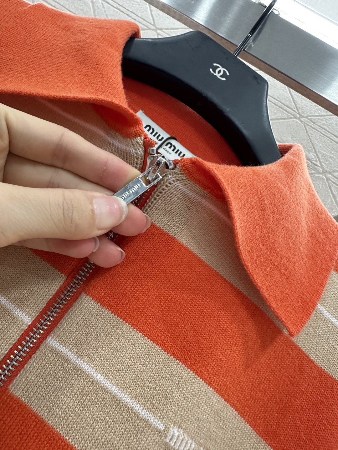 ♥Miumi*♥2025新品上架 翻领针织长袖定制YB羊毛纱线织造 柔软舒适 洋气显瘦 翻领𝑝𝑜𝑙𝑜长袖