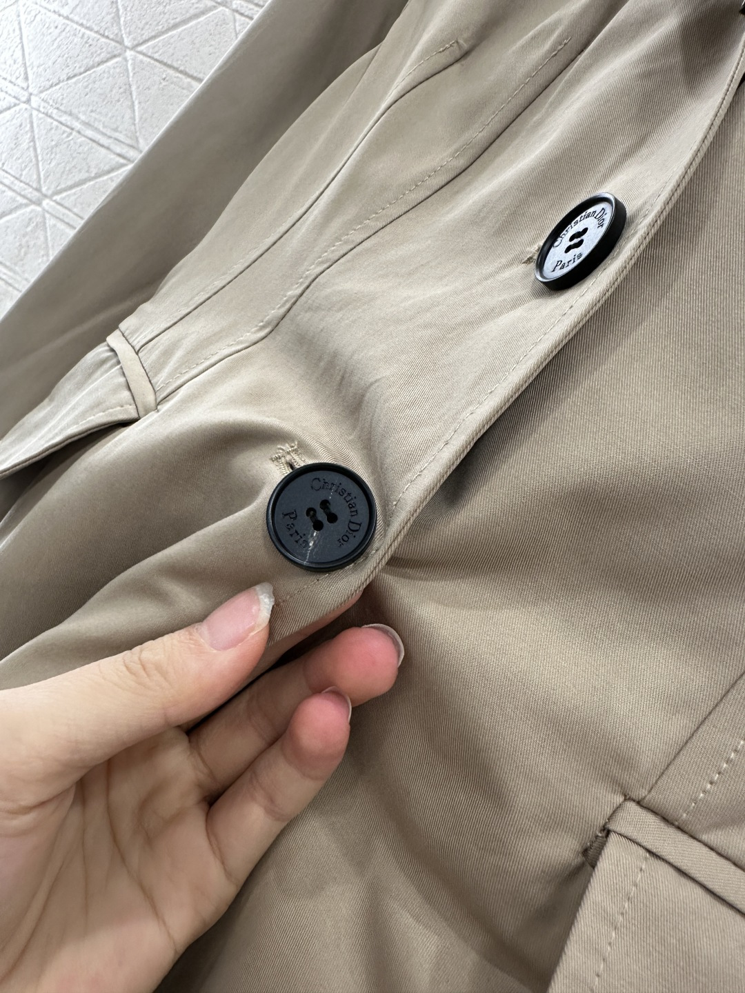 ♥Dio*♥2025新品上架 翻领收腰风衣外套定制YB进口全棉风衣材质 经过工艺处理 挺括有型 质感高级