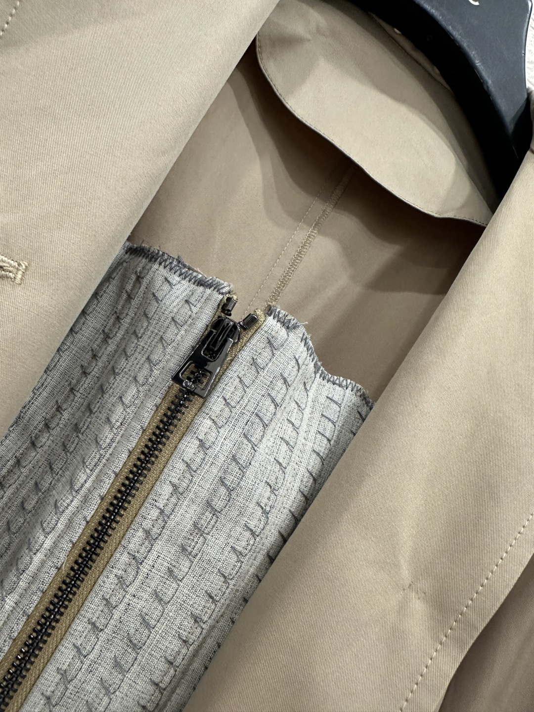 ♥Dio*♥2025新品上架 翻领收腰风衣外套定制YB进口全棉风衣材质 经过工艺处理 挺括有型 质感高级