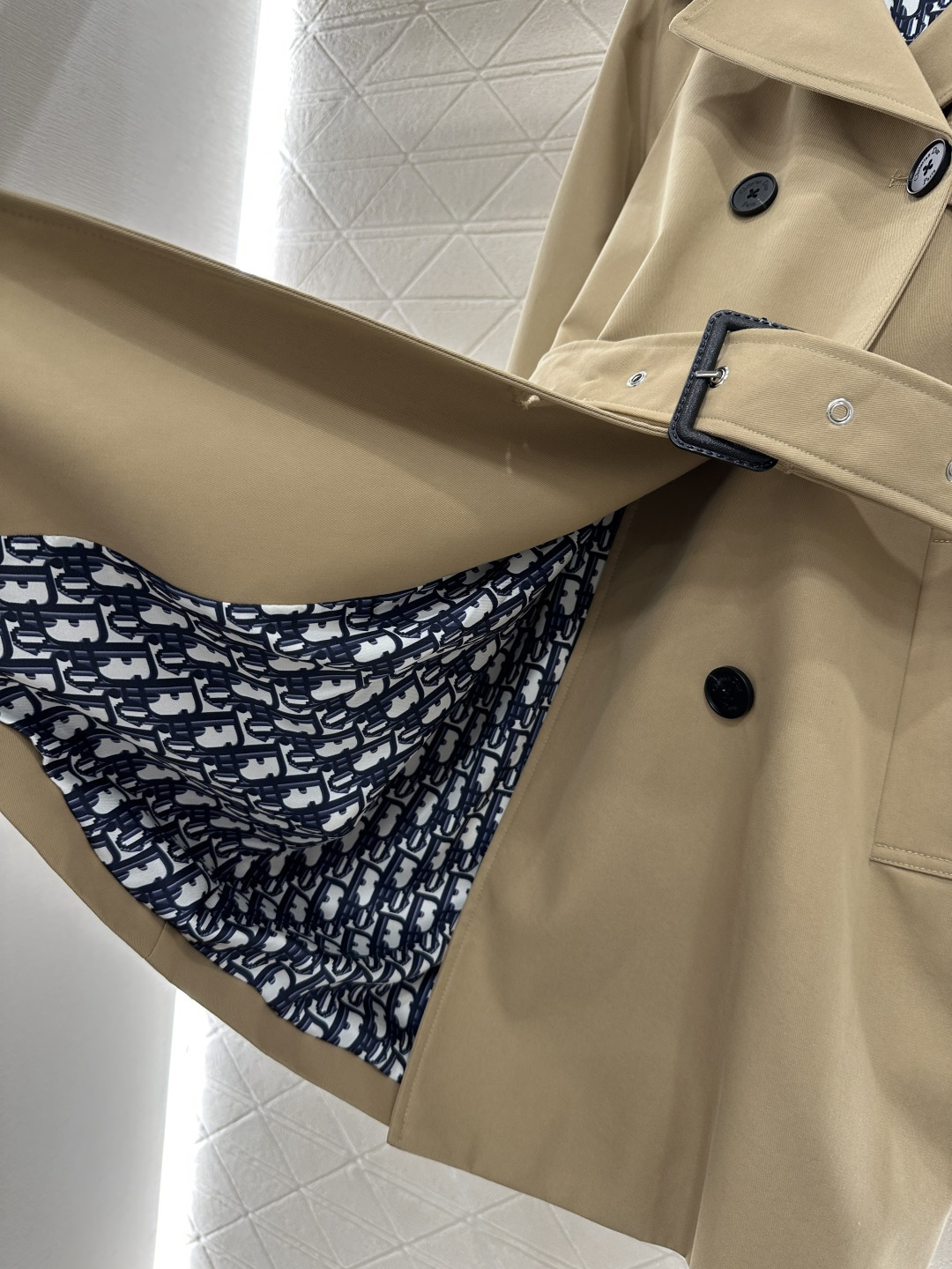 ♥Dio*♥2025新品上架 翻领腰带风衣外套定制YB进口风衣材质 工艺处理 挺括有型 质感高级 翻领中