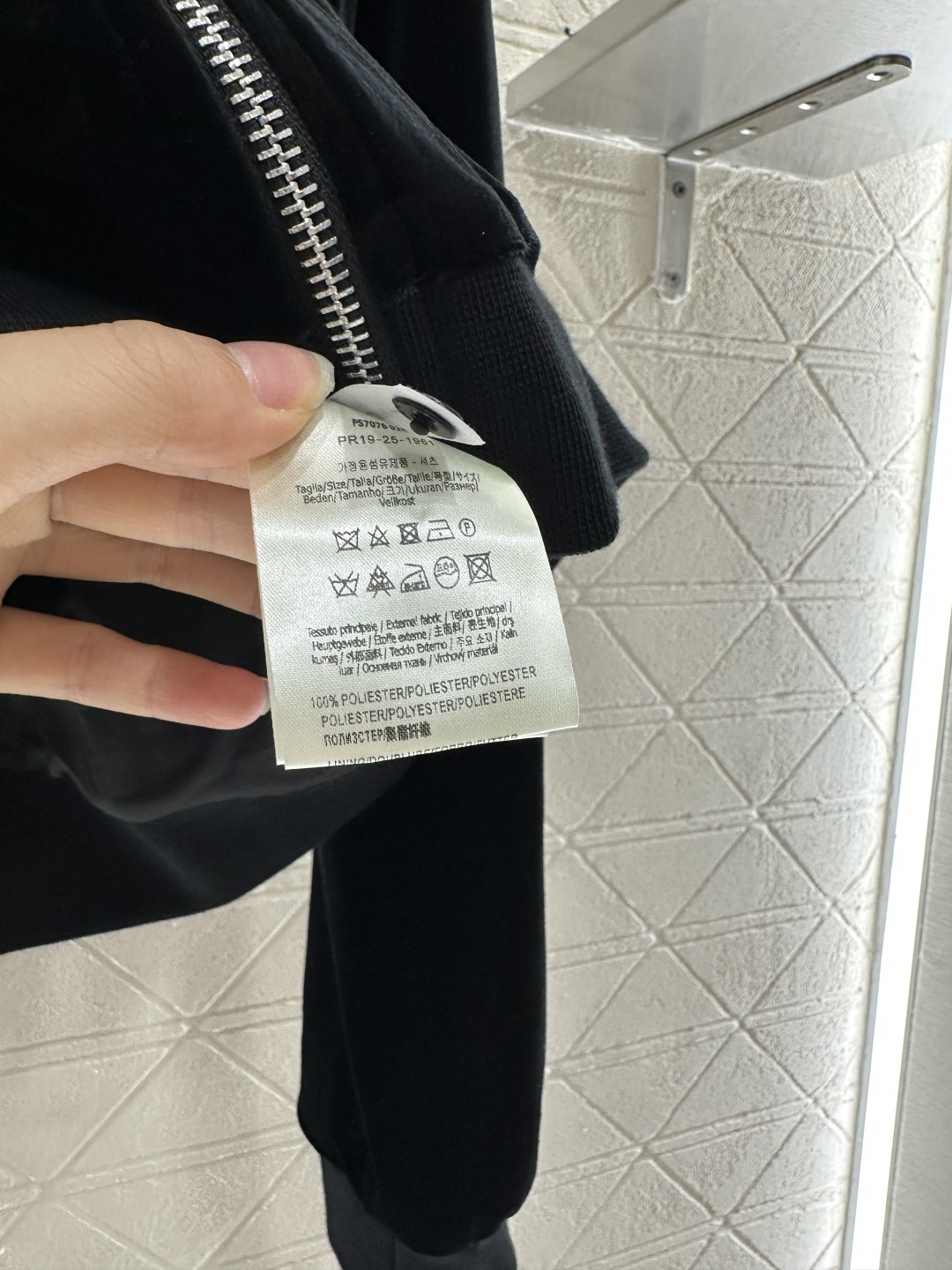 ♥Fend*♥2025新品上架 连帽外套阔腿长裤套装定制YB进口丝绒材质 质感光泽 垂顺舒适 连帽抽绳拉