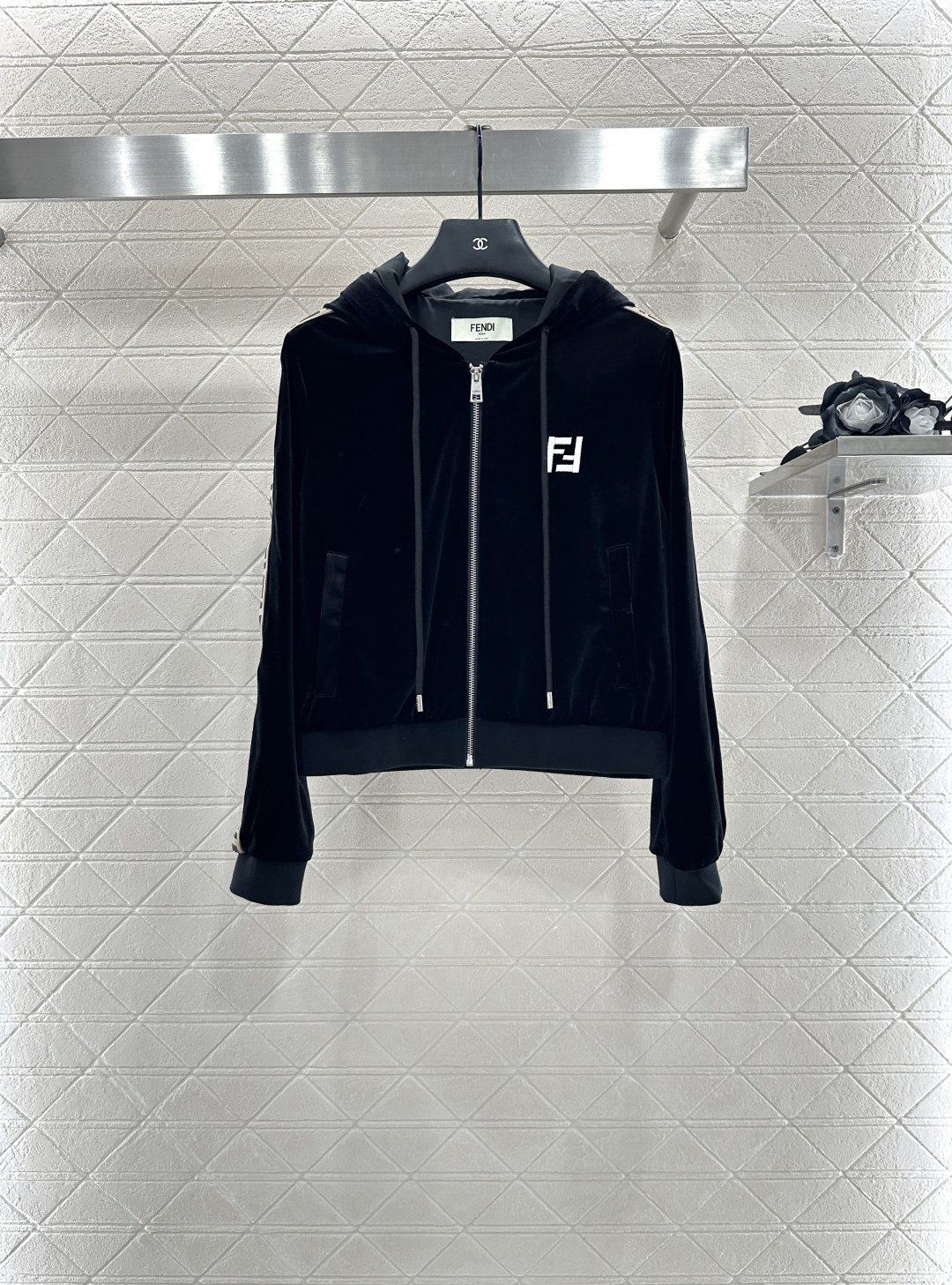 ♥Fend*♥2025新品上架 连帽外套阔腿长裤套装定制YB进口丝绒材质 质感光泽 垂顺舒适 连帽抽绳拉