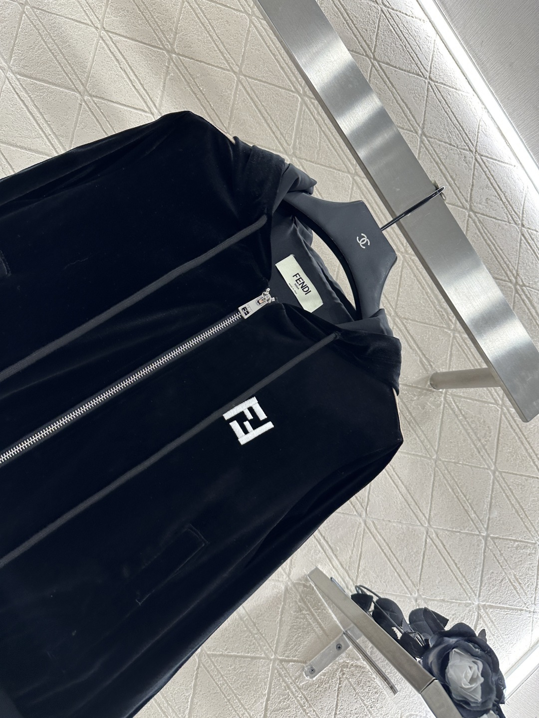 ♥Fend*♥2025新品上架 连帽外套阔腿长裤套装定制YB进口丝绒材质 质感光泽 垂顺舒适 连帽抽绳拉