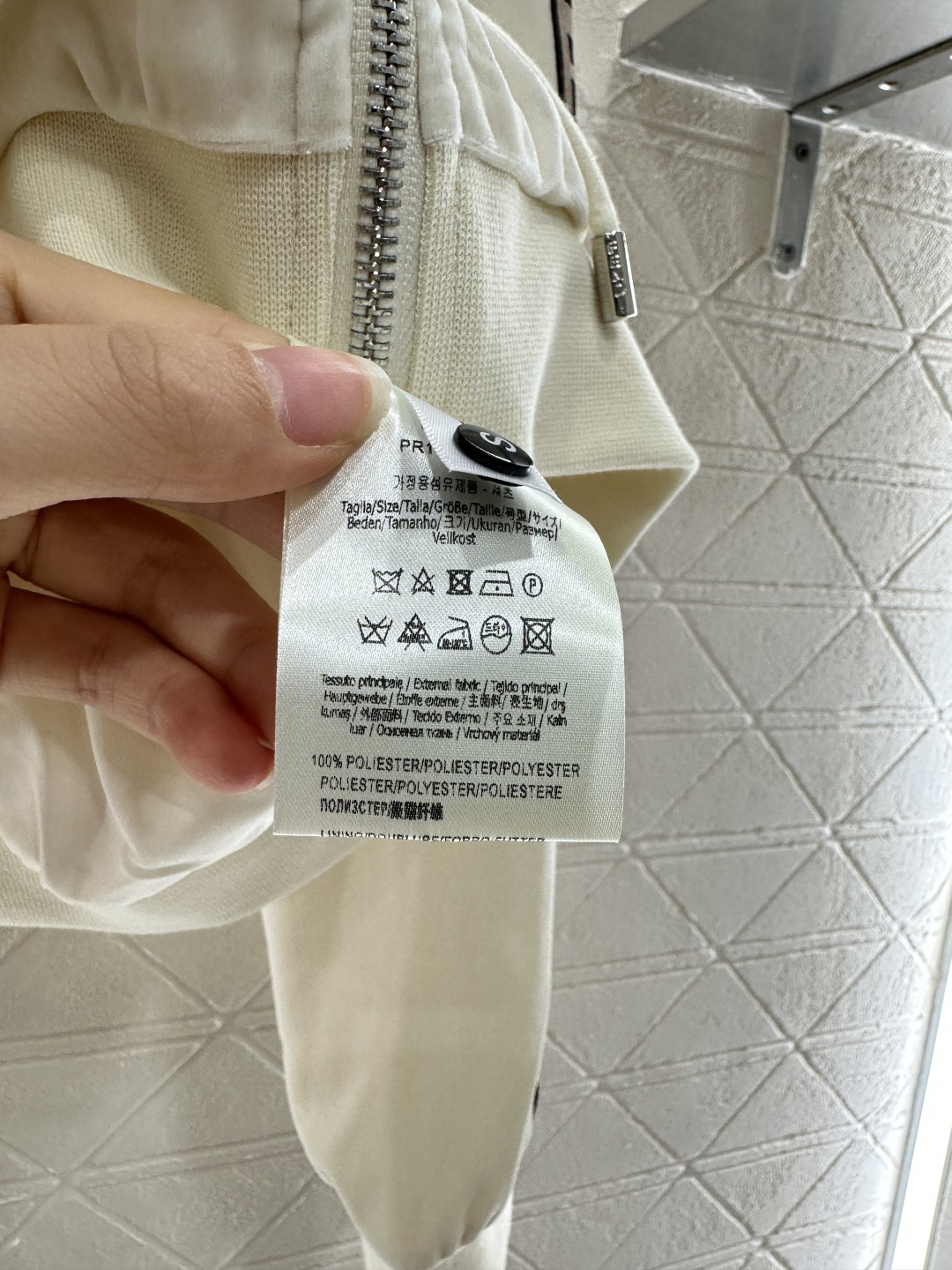 ♥Fend*♥2025新品上架 连帽外套阔腿长裤套装定制YB进口丝绒材质 质感光泽 垂顺舒适 连帽抽绳拉