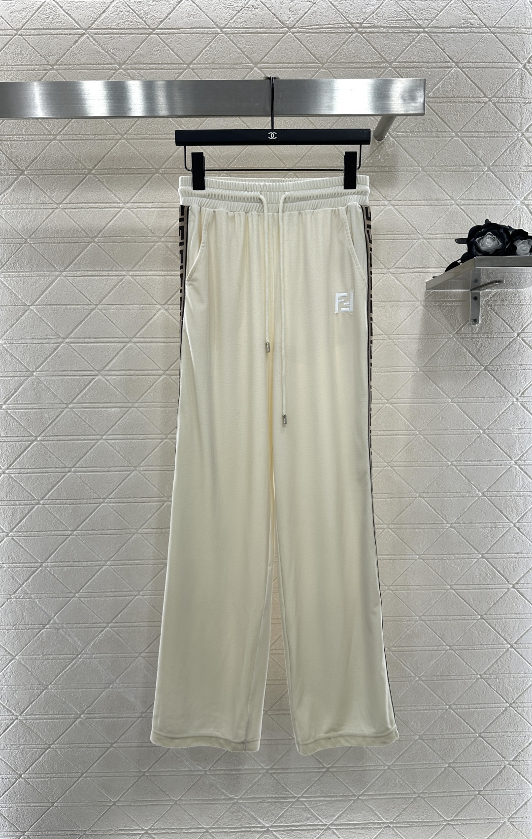 ♥Fend*♥2025新品上架 连帽外套阔腿长裤套装定制YB进口丝绒材质 质感光泽 垂顺舒适 连帽抽绳拉