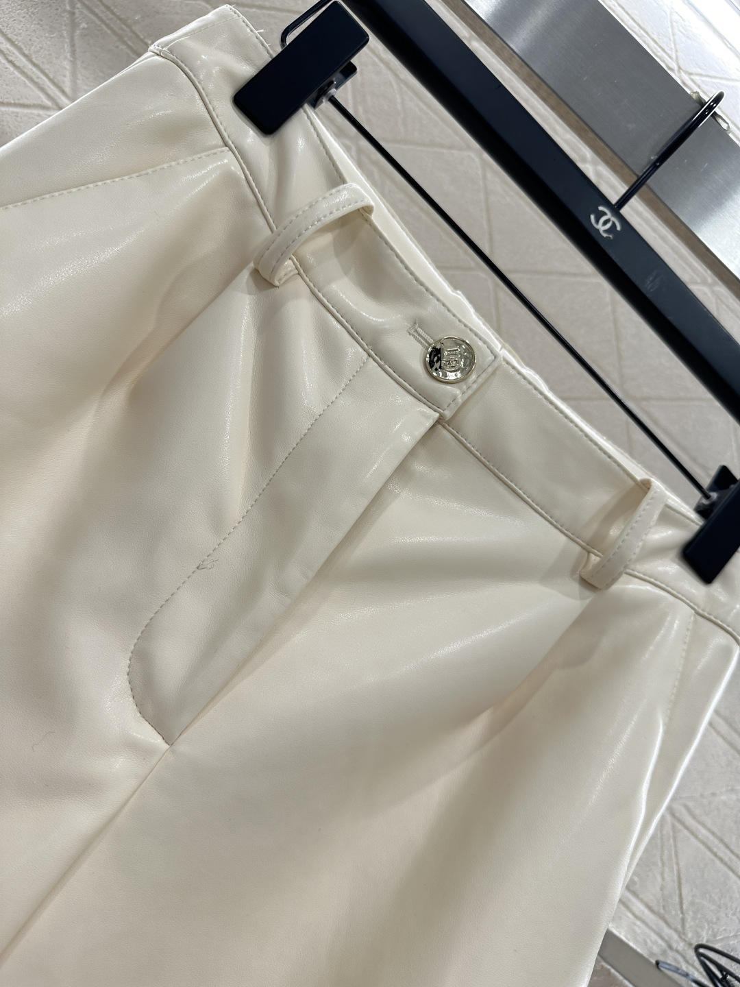 ♥Chane*♥2025新品上架 高腰羊皮革阔腿直筒长裤定制YB进口羊皮革材质 质感光泽 细腻有型 直筒