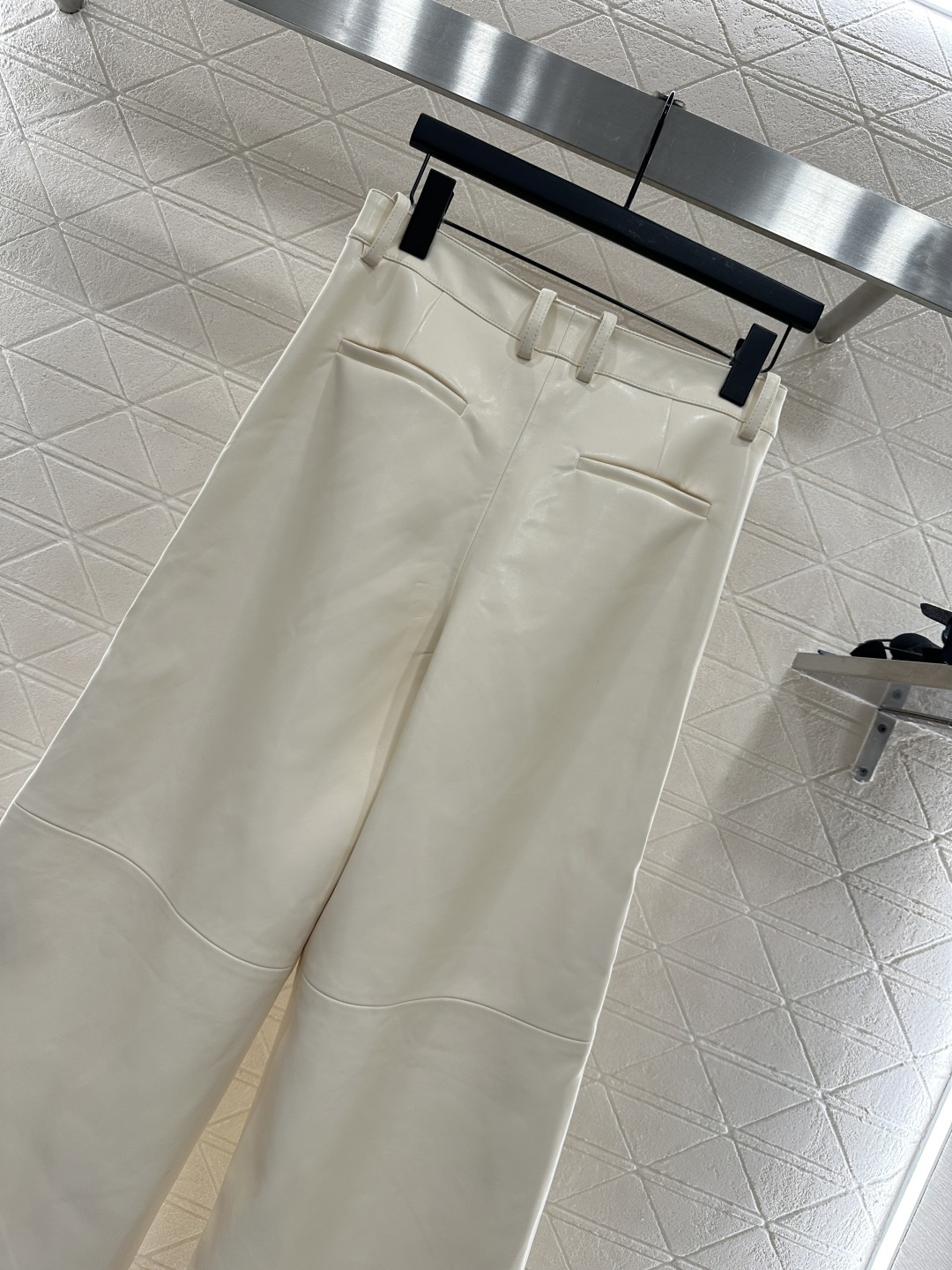 ♥Chane*♥2025新品上架 高腰羊皮革阔腿直筒长裤定制YB进口羊皮革材质 质感光泽 细腻有型 直筒