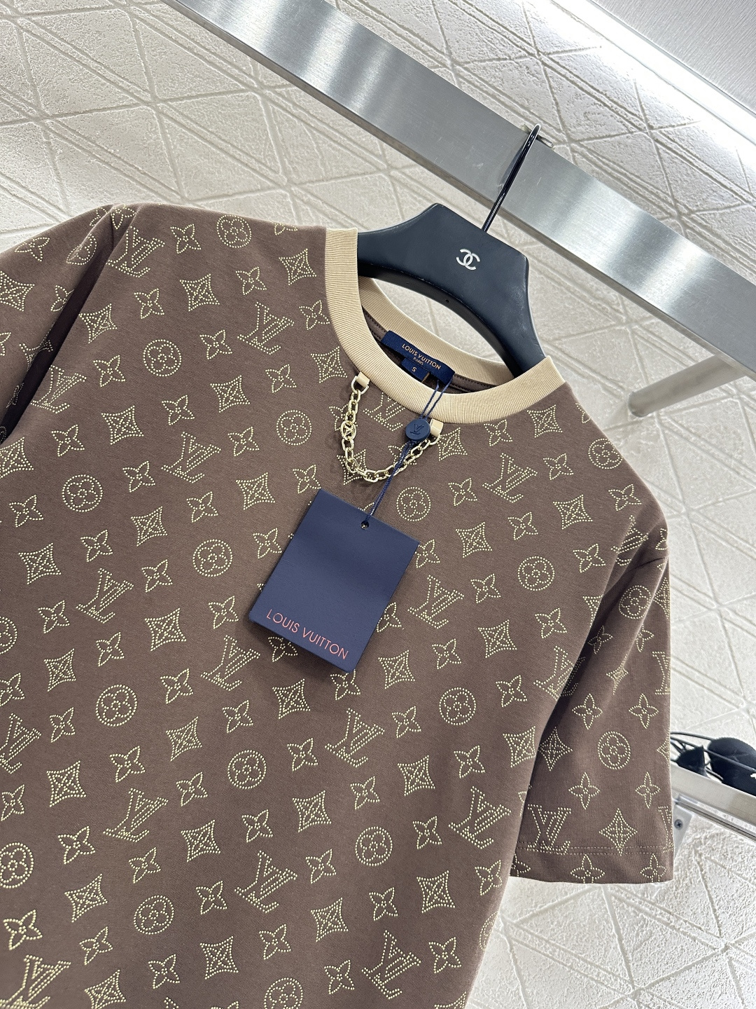 ♥Louis Vuitto*♥2025新品上架 圆领印花链条𝑇𝑒𝑒定制YB斜纹全棉材质 透气舒适 质感十