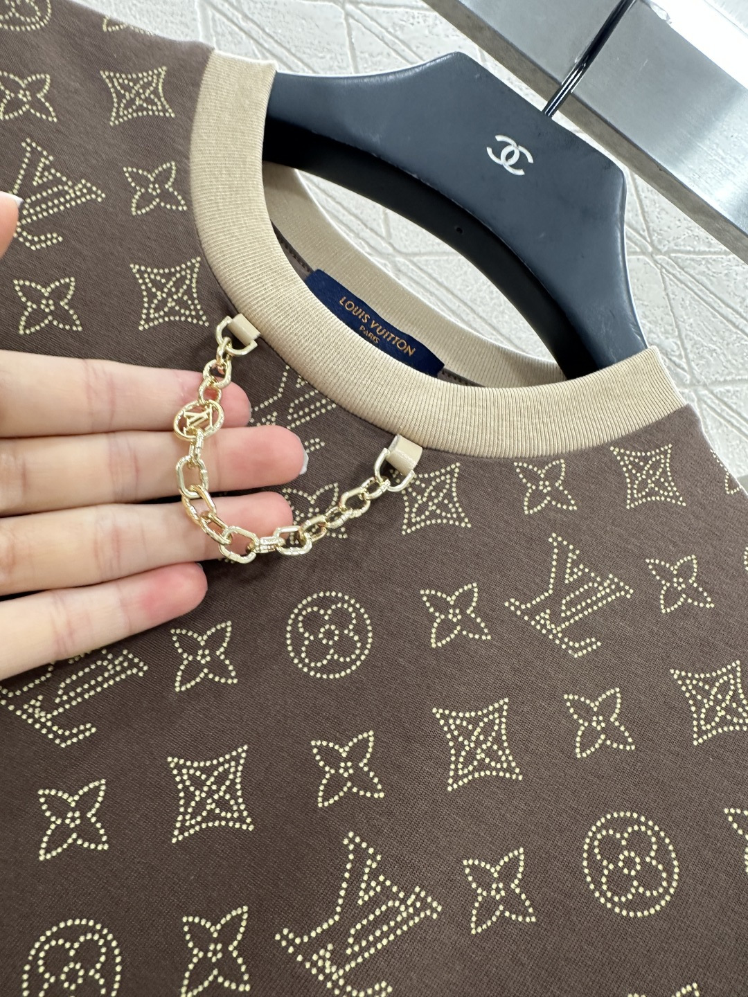 ♥Louis Vuitto*♥2025新品上架 圆领印花链条𝑇𝑒𝑒定制YB斜纹全棉材质 透气舒适 质感十