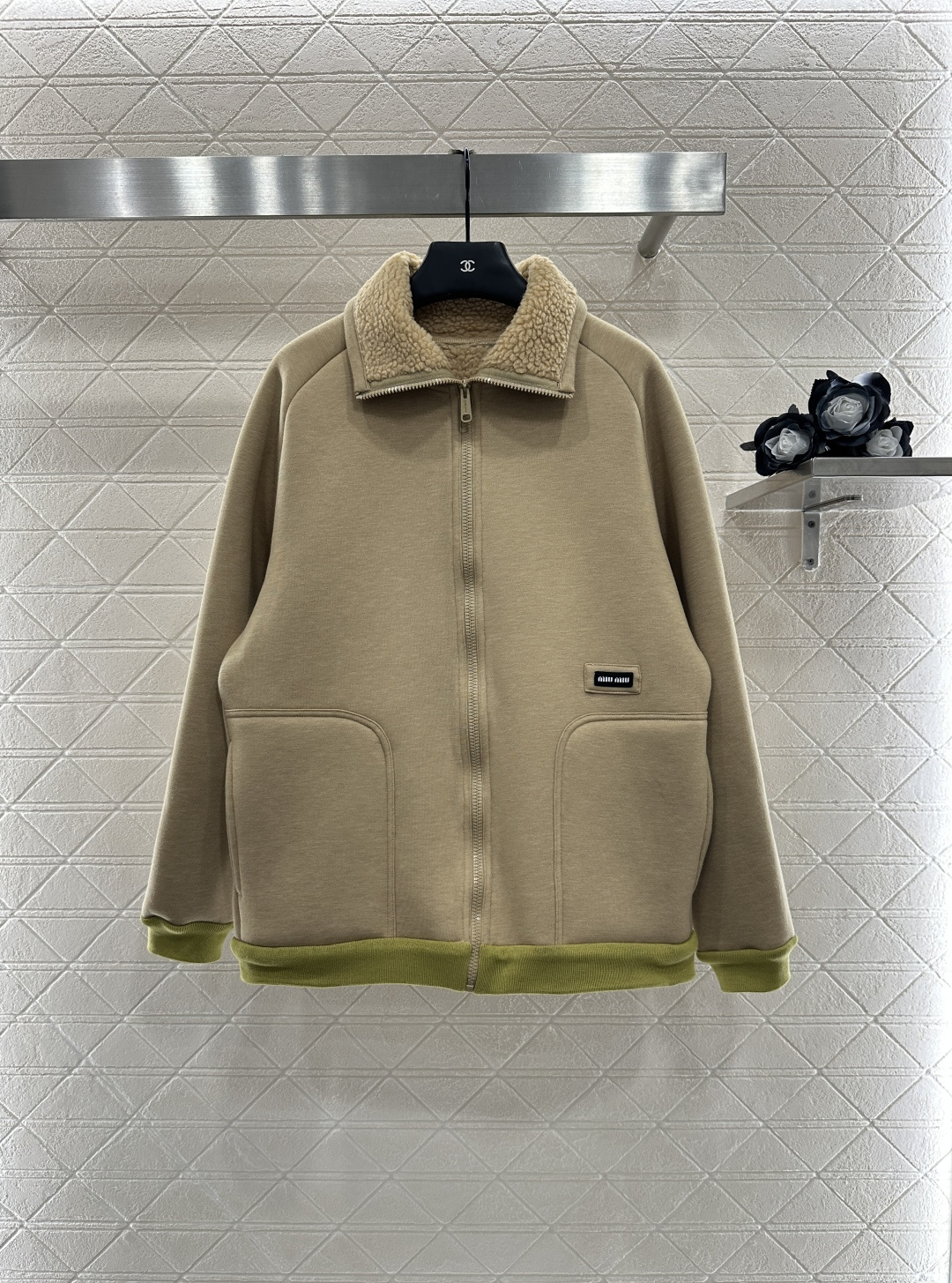 ♥Miumi♥2025新品上架 泰迪毛绒拉链外套外层初剪羊毛材质 内里延伸至翻领 饰以泰迪毛绒材质 质感