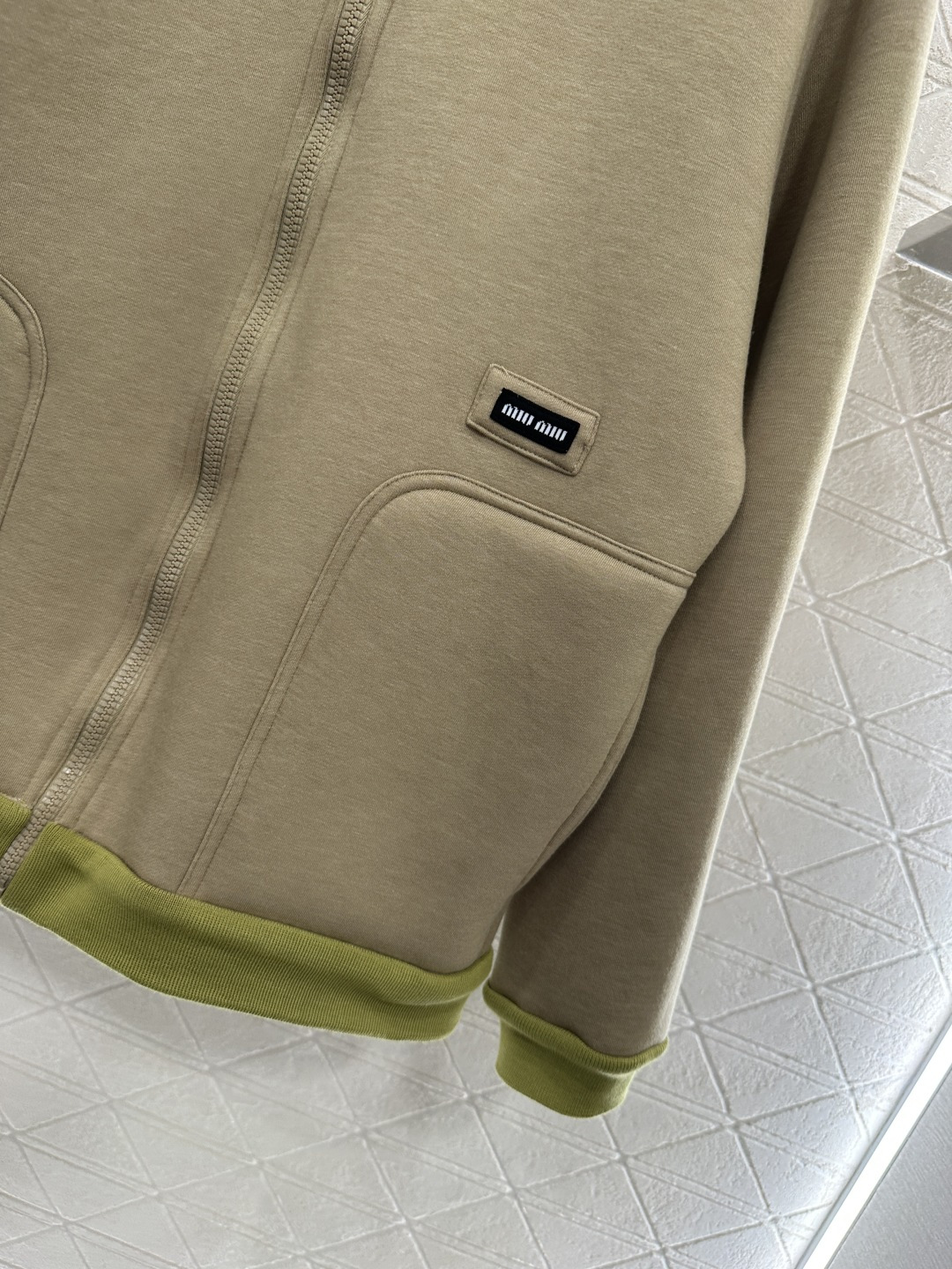 ♥Miumi♥2025新品上架 泰迪毛绒拉链外套外层初剪羊毛材质 内里延伸至翻领 饰以泰迪毛绒材质 质感