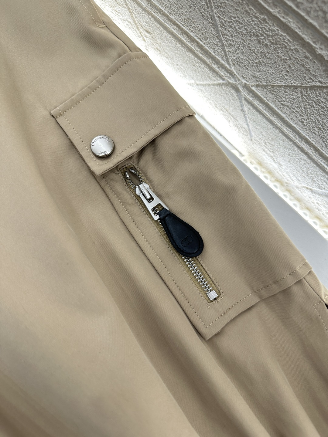 ♥Dio*♥2025新品上架 口袋休闲中裤定制YB斜纹全棉材质 质感细腻 穿搭舒适 高腰束脚中裤版型 恰