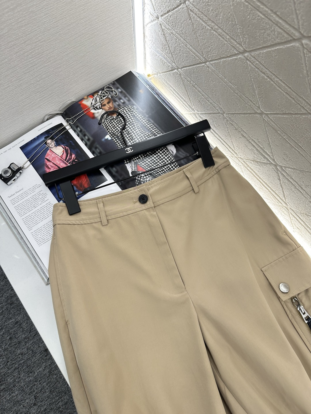 ♥Dio*♥2025新品上架 口袋休闲中裤定制YB斜纹全棉材质 质感细腻 穿搭舒适 高腰束脚中裤版型 恰