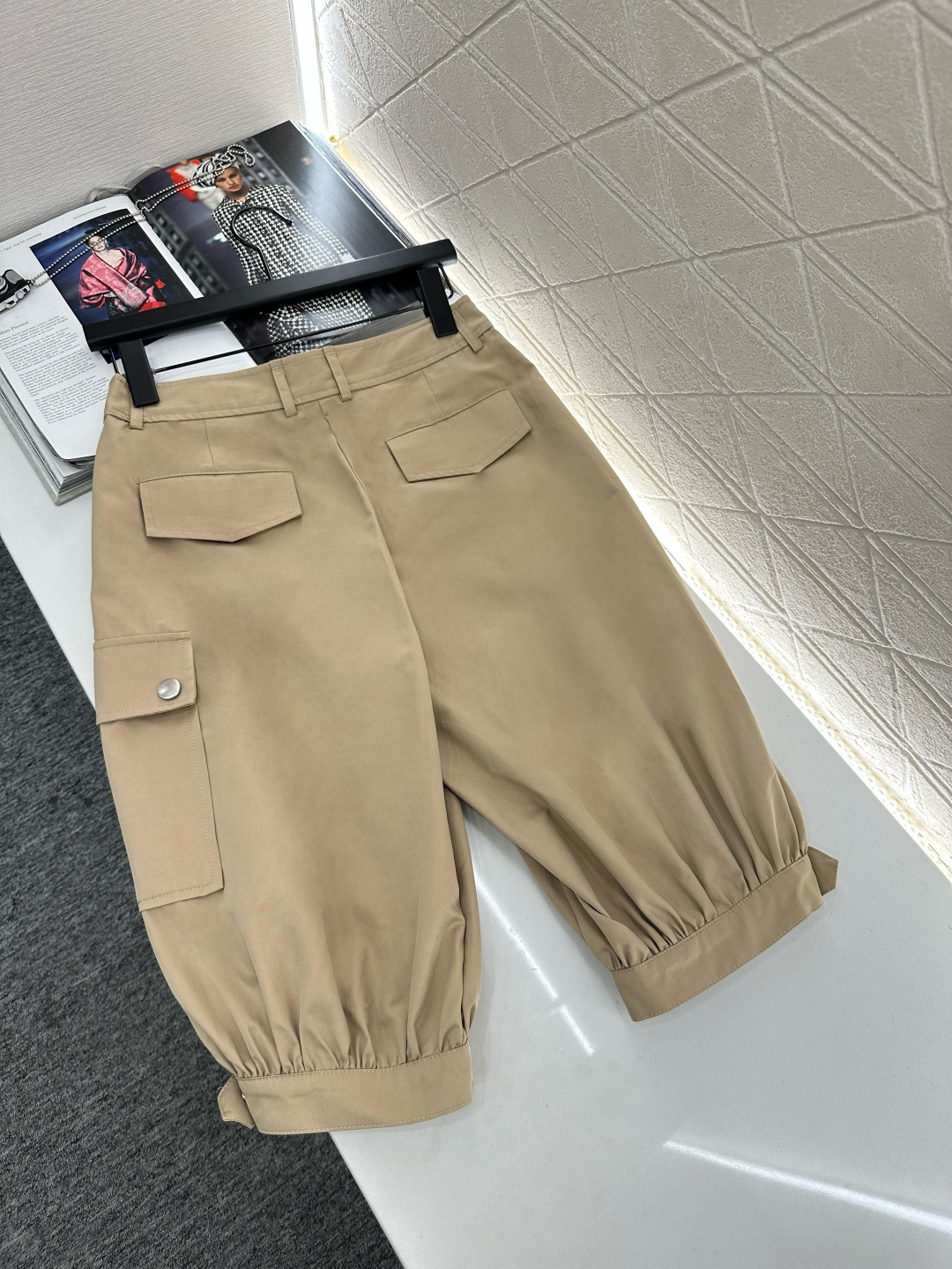 ♥Dio*♥2025新品上架 口袋休闲中裤定制YB斜纹全棉材质 质感细腻 穿搭舒适 高腰束脚中裤版型 恰