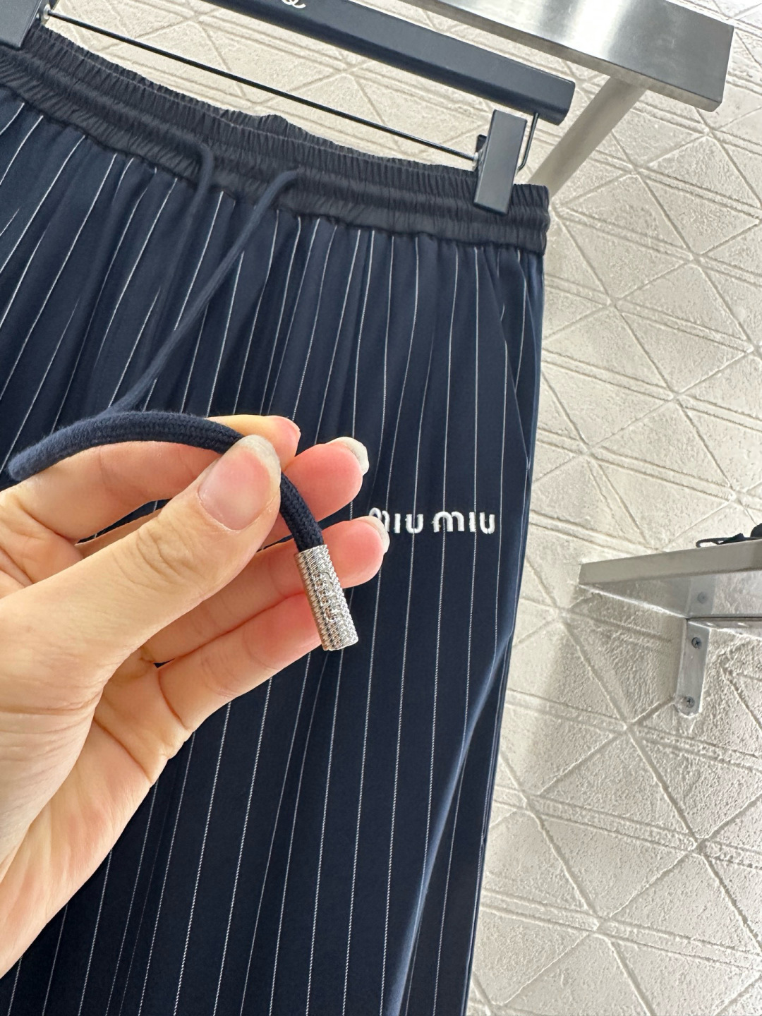 ♥Miumi*♥2025新品上架 廓形条纹西装外套长裤套装定制YB进口材质 质感光泽高级 垂顺有型 正肩