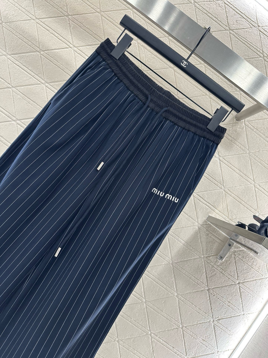 ♥Miumi*♥2025新品上架 廓形条纹西装外套长裤套装定制YB进口材质 质感光泽高级 垂顺有型 正肩