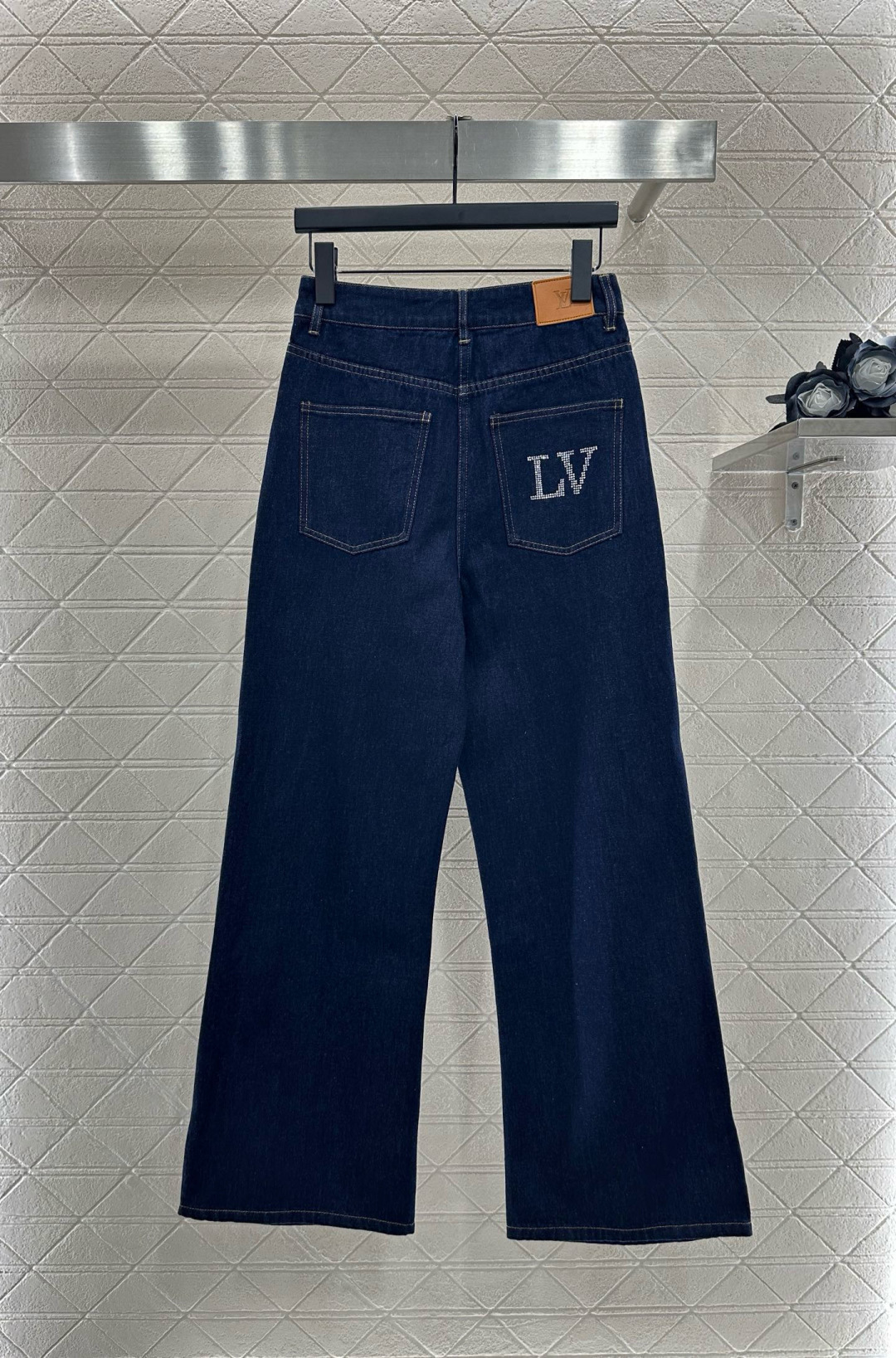 ♥louis Vuitto*♥2025新品上架 翻领烫钻牛仔衬衫长裤套装定制YB斜纹棉牛仔材质 多重水洗