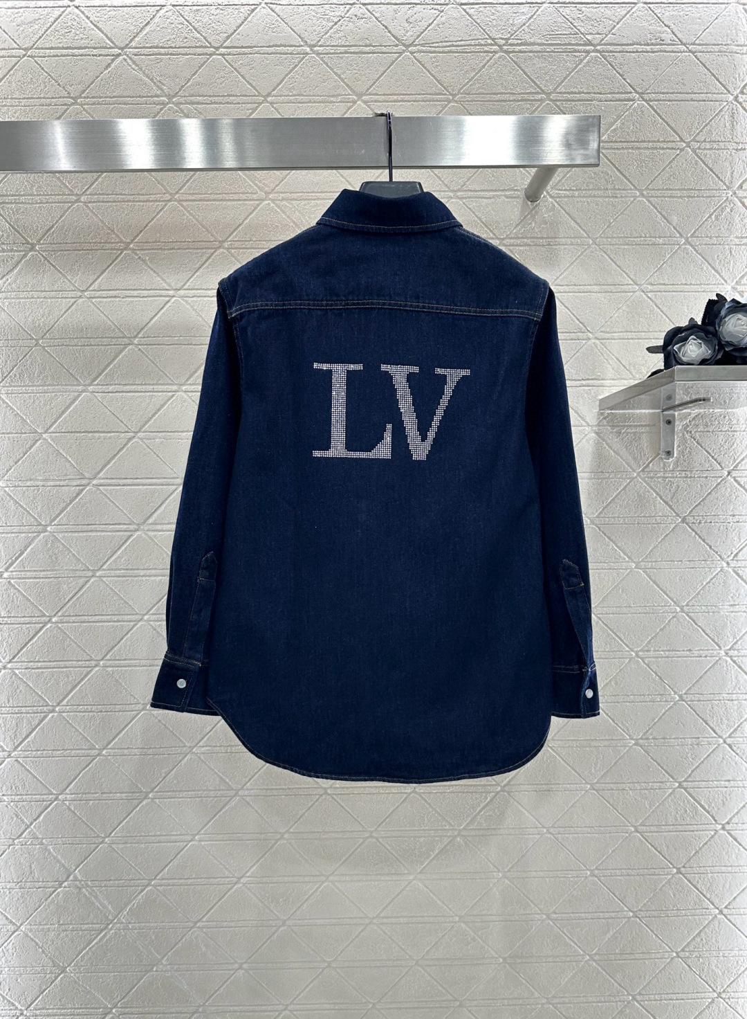 ♥louis Vuitto*♥2025新品上架 翻领烫钻牛仔衬衫长裤套装定制YB斜纹棉牛仔材质 多重水洗