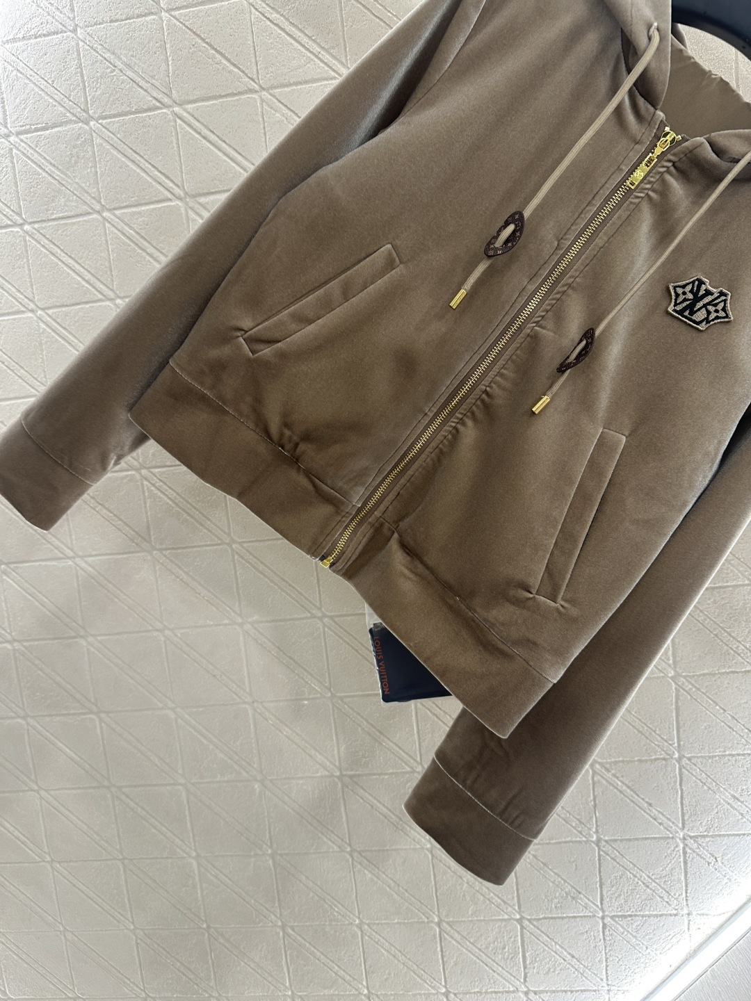 ♥Louis vuitto*♥2025新品上架 连帽休闲外套长裤套装定制YB进口丝绒材质 质感光泽 品相