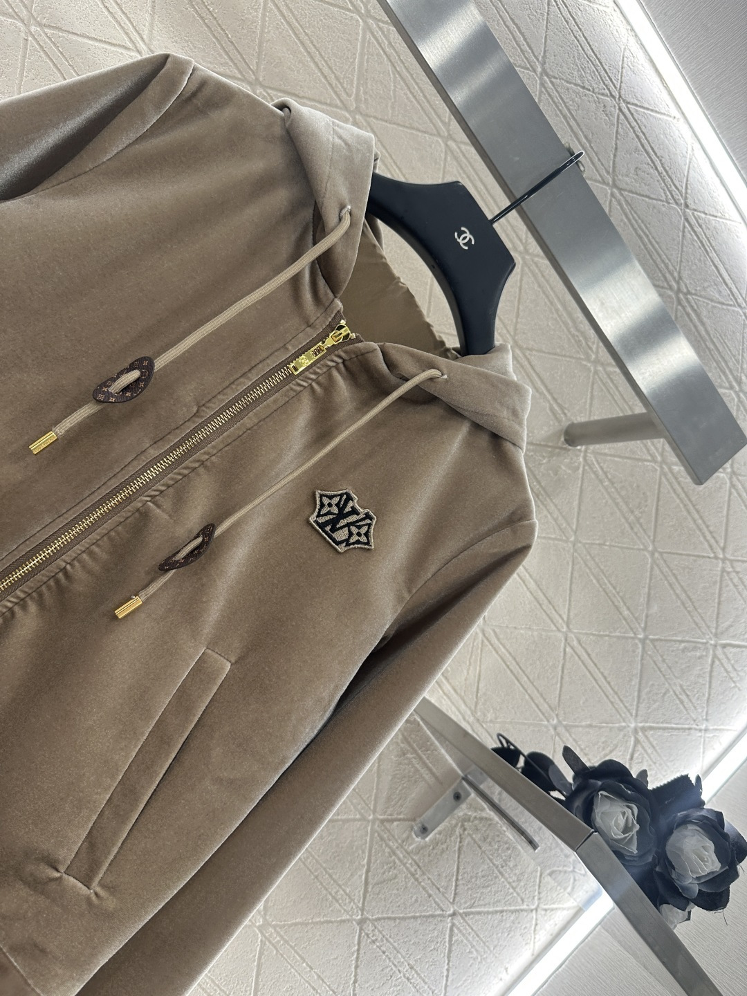 ♥Louis vuitto*♥2025新品上架 连帽休闲外套长裤套装定制YB进口丝绒材质 质感光泽 品相