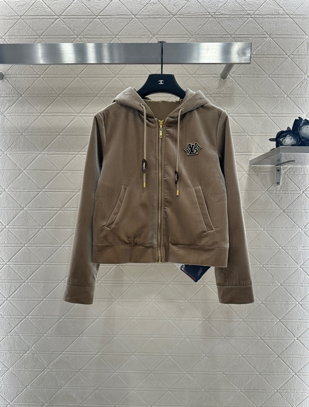 ♥Louis vuitto*♥2025新品上架 连帽休闲外套长裤套装定制YB进口丝绒材质 质感光泽 品相